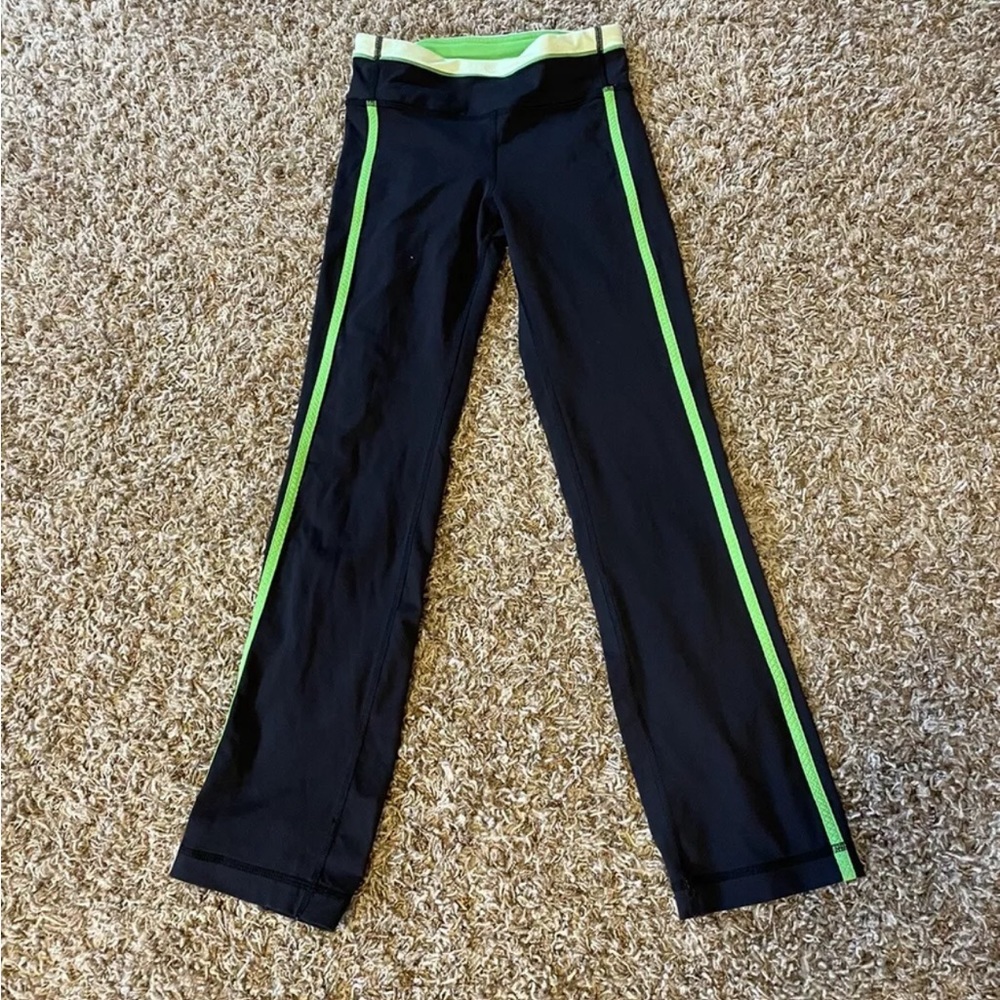 Lululemon Athletics Crops Black Leggings with green stripe Size 2 excellent cond